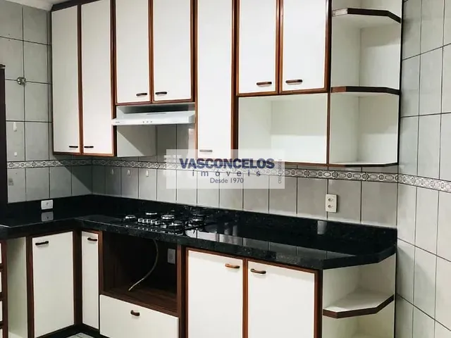Casa com 360m² 4 quartos e 3 banheiros, para alugar, no bairro Jardim das Colinas em São José dos Campos