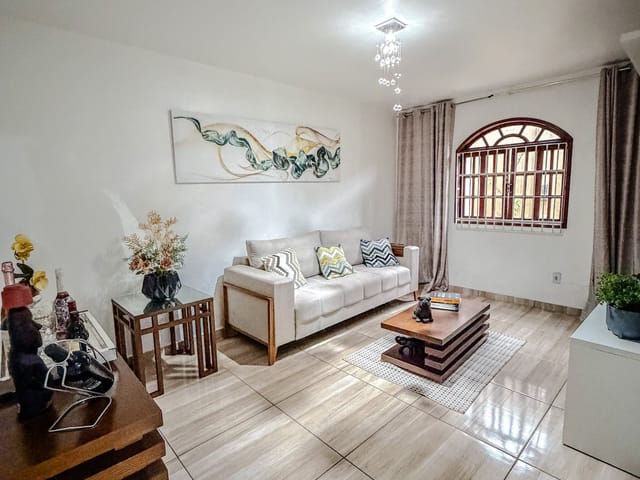 Casa 5 quartos e 5 banheiros, à venda, no bairro Sol e Mar em Macaé
