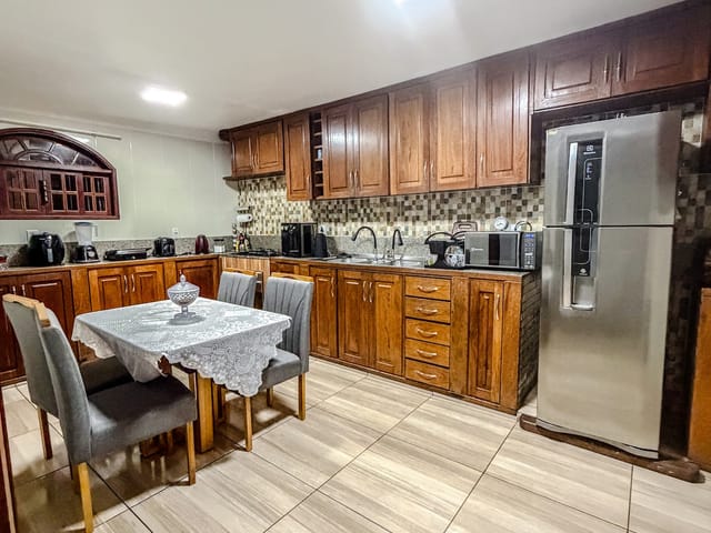 Casa 5 quartos e 5 banheiros, à venda, no bairro Sol e Mar em Macaé