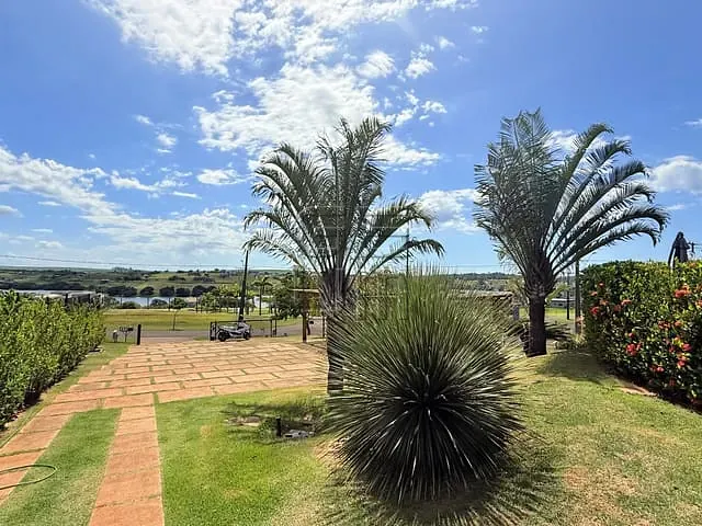 Casa com 2000m² 4 quartos e 3 banheiros, à venda ou para alugar, no bairro Rodovia em Sertanópolis