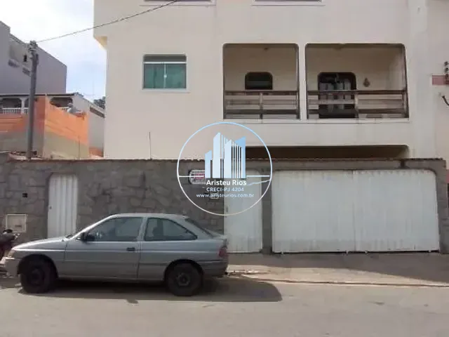 Casa com 300m² 4 quartos e 3 banheiros, à venda, no bairro Centro em Pouso Alegre