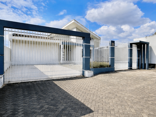 Casa com 290m² 3 quartos e 5 banheiros, à venda, no bairro Jardim Carvalho em Ponta Grossa