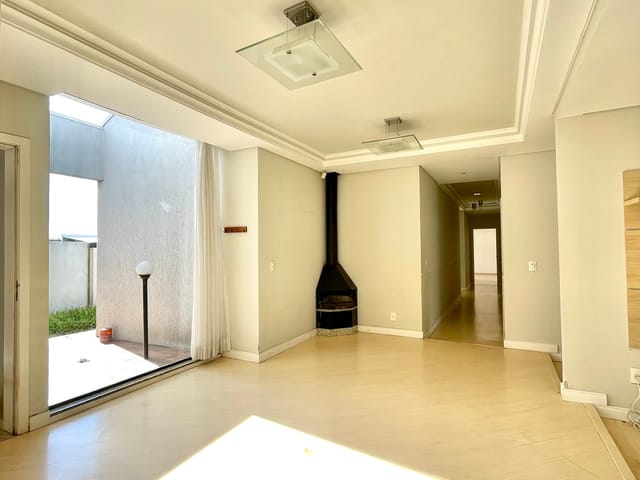 Casa com 290m² 3 quartos e 5 banheiros, à venda, no bairro Jardim Carvalho em Ponta Grossa