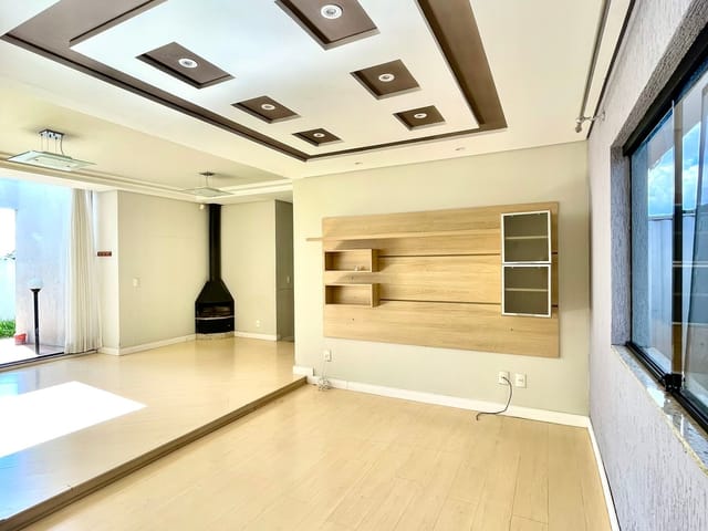 Casa com 290m² 3 quartos e 5 banheiros, à venda, no bairro Jardim Carvalho em Ponta Grossa