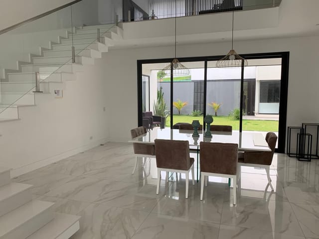 Casa com 450m² 3 quartos e 3 banheiros, à venda ou para alugar, no bairro Condomínio Residencial Alphaville em São José dos Campos