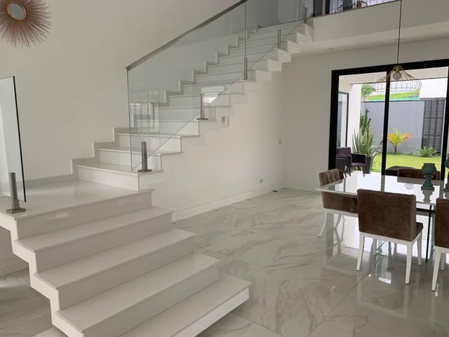 Casa com 450m² 3 quartos e 3 banheiros, à venda ou para alugar, no bairro Condomínio Residencial Alphaville em São José dos Campos