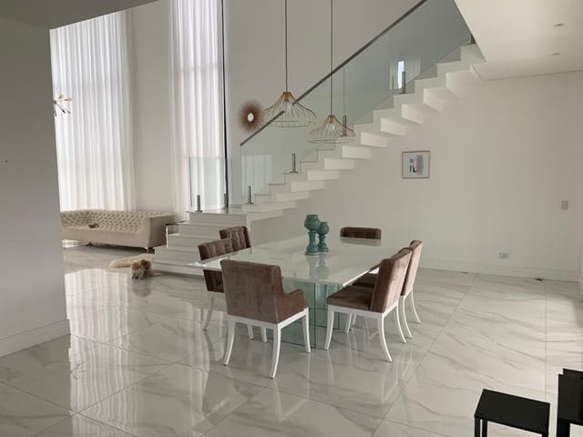 Casa com 450m² 3 quartos e 3 banheiros, à venda ou para alugar, no bairro Condomínio Residencial Alphaville em São José dos Campos