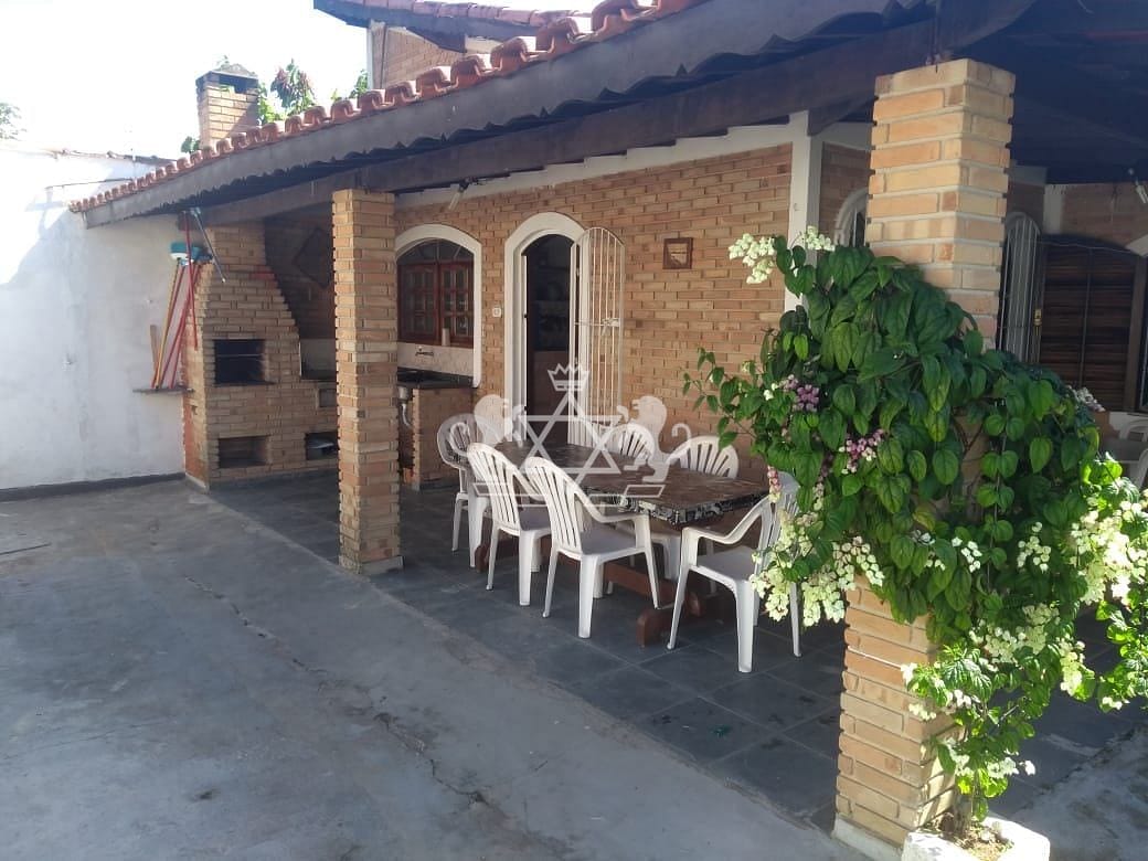 Casa à venda com 4 quartos, 180m² - Foto 1
