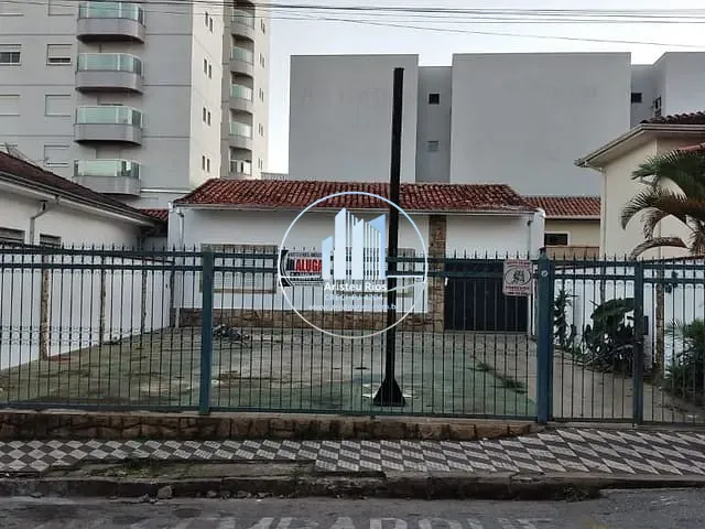 Casa com 160m² 4 quartos e 3 banheiros, para alugar, no bairro Santa Cruz em Pouso Alegre