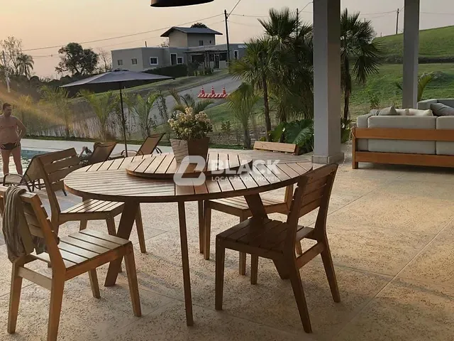 Casa com 1000m² 5 quartos e 6 banheiros, à venda ou para alugar, no bairro Kurumin em Itu