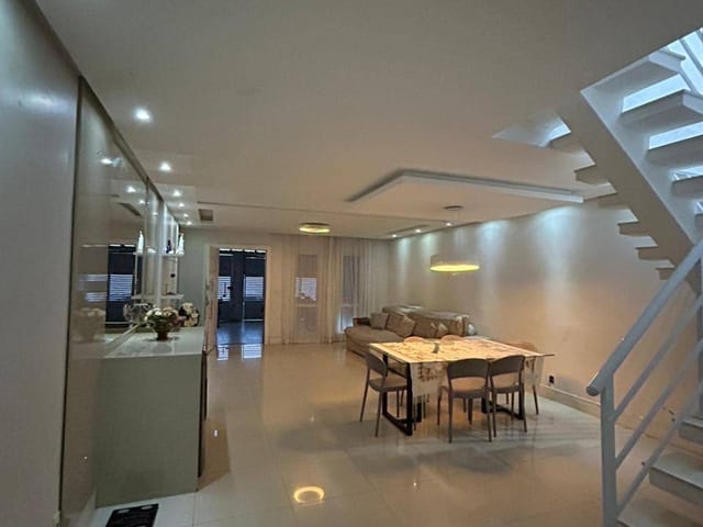 Casa 4 quartos e 4 banheiros, à venda, no bairro Jardim Vitória em Macaé