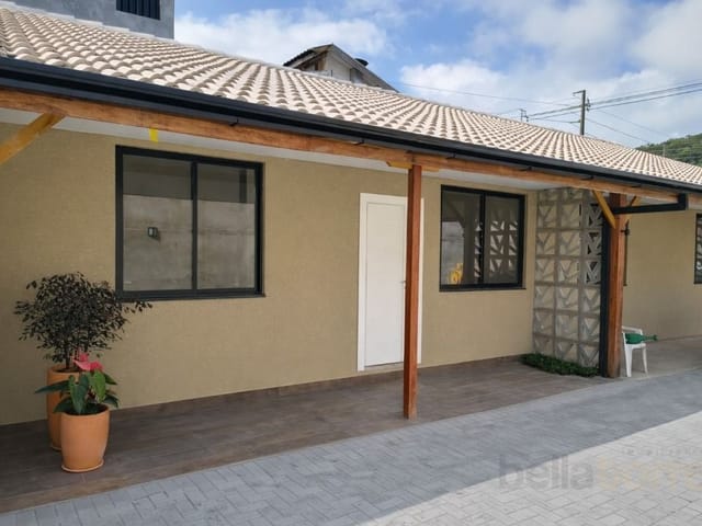Casa com 106m² 2 quartos e 1 banheiro, à venda, no bairro Centro em Guaratuba