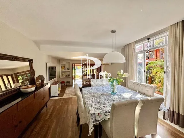 Casa com 450m² 3 quartos e 4 banheiros, à venda, no bairro Badu em Niterói