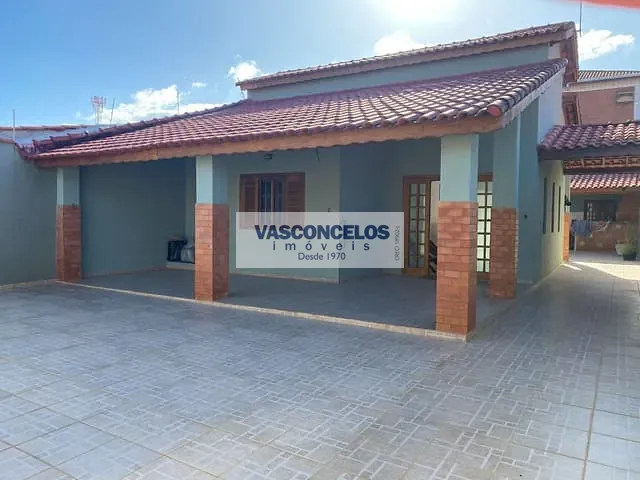 Casa com 300m² 3 quartos e 3 banheiros, à venda, no bairro Martim de Sá em Caraguatatuba