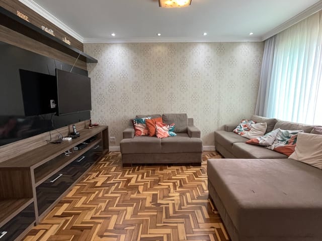 Casa com 195m² 5 quartos e 3 banheiros, à venda, no bairro Uvaranas em Ponta Grossa