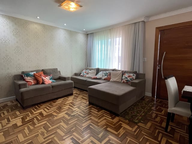 Casa com 195m² 5 quartos e 3 banheiros, à venda, no bairro Uvaranas em Ponta Grossa