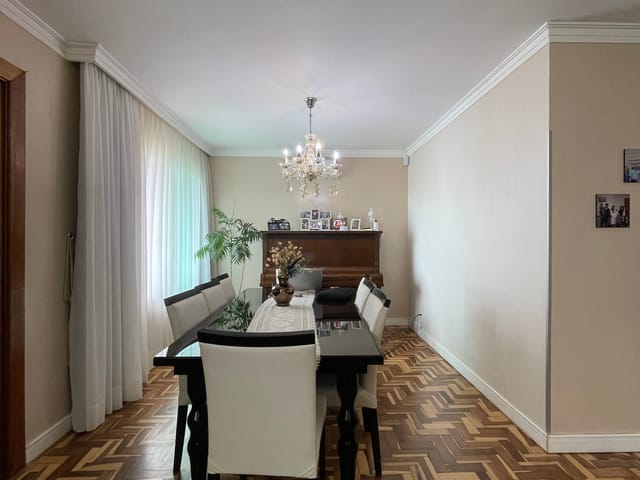 Casa com 195m² 5 quartos e 3 banheiros, à venda, no bairro Uvaranas em Ponta Grossa