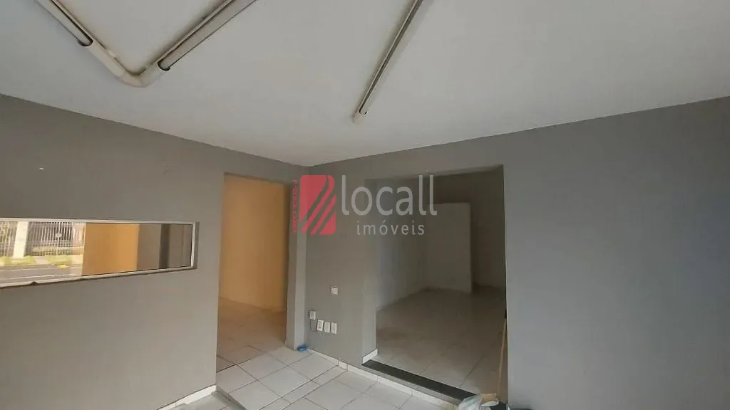 Casa com 3 quartos para aluguel, 217m² — foto 3 de 14