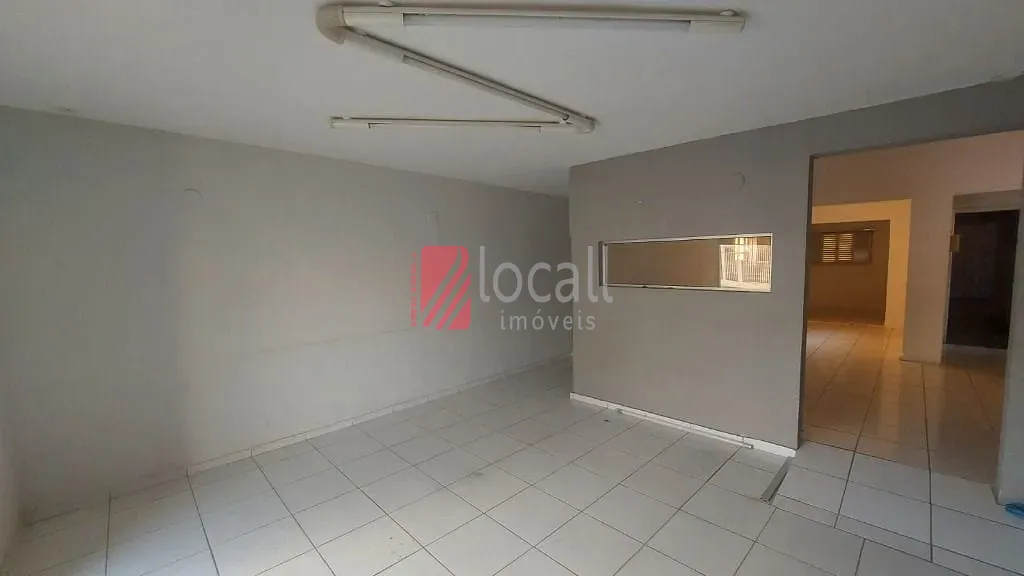 Casa com 3 quartos para aluguel, 217m² — foto 2 de 14