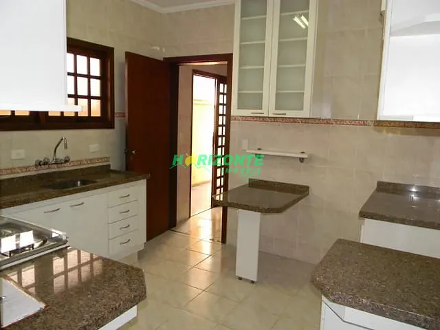 Casa com 348m² 4 quartos e 4 banheiros, para alugar, no bairro Urbanova em São José dos Campos