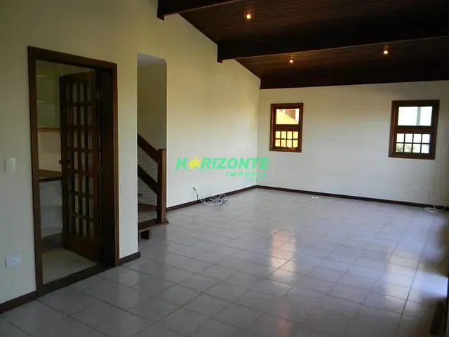 Casa com 348m² 4 quartos e 4 banheiros, para alugar, no bairro Urbanova em São José dos Campos