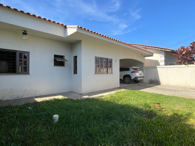 Casa 3 quartos e 2 banheiros, à venda, no bairro Uvaranas em Ponta Grossa