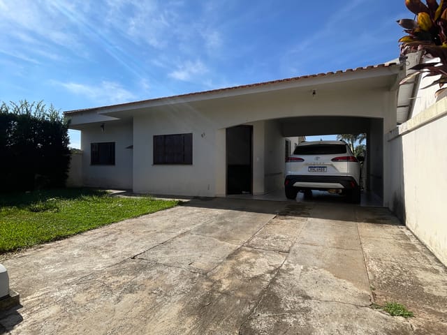 Casa 3 quartos e 2 banheiros, à venda, no bairro Uvaranas em Ponta Grossa