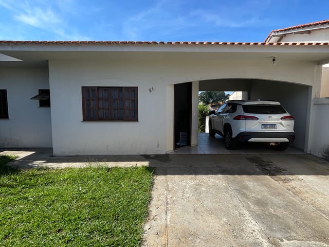 Casa 3 quartos e 2 banheiros, à venda, no bairro Uvaranas em Ponta Grossa