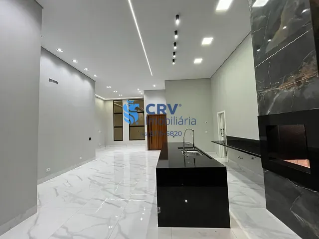 Casa com 300m² 3 quartos e 3 banheiros, à venda, no bairro Centro em Cambé