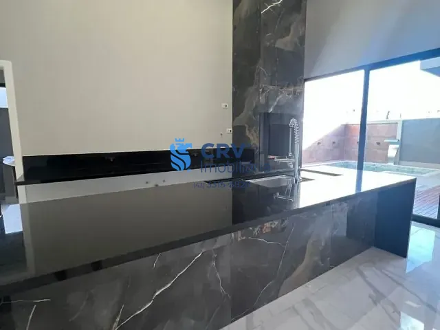 Casa com 300m² 3 quartos e 3 banheiros, à venda, no bairro Centro em Cambé