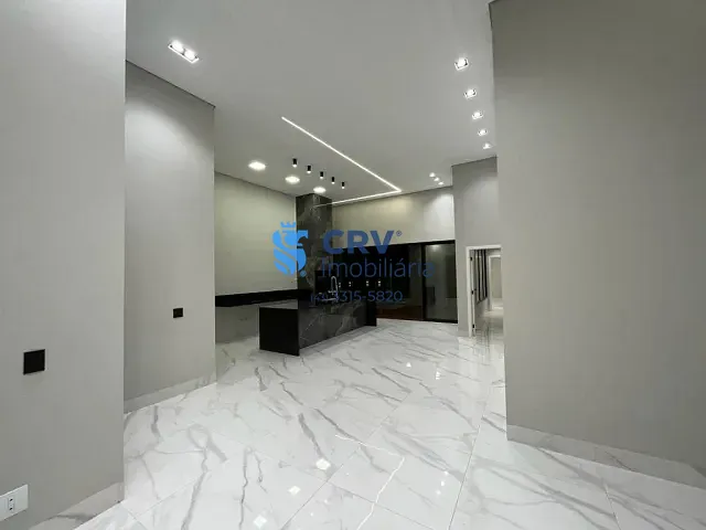 Casa com 300m² 3 quartos e 3 banheiros, à venda, no bairro Centro em Cambé