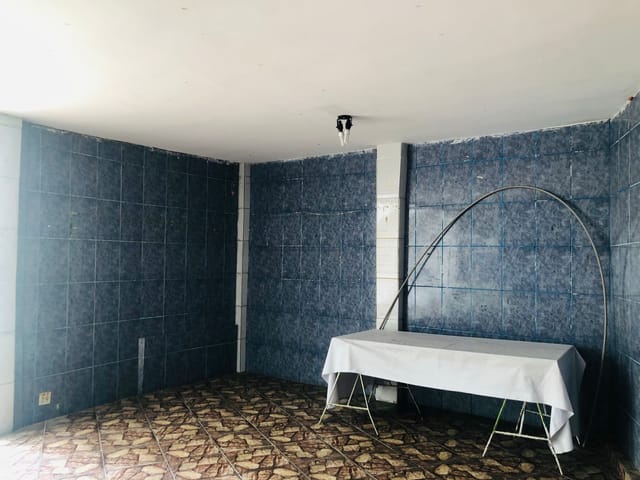 Casa com 210m², à venda, no bairro Vila Edmundo em Taubaté