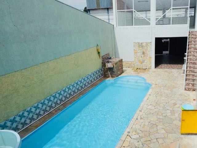 Casa com 210m², à venda, no bairro Vila Edmundo em Taubaté