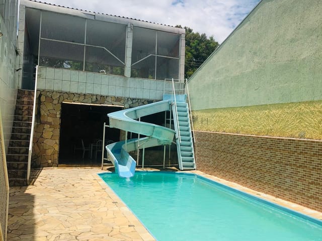 Casa com 210m², à venda, no bairro Vila Edmundo em Taubaté