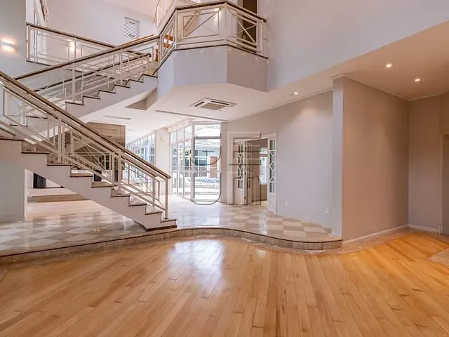 Casa com 1100m² 4 quartos e 7 banheiros, à venda, no bairro Esperança em Londrina