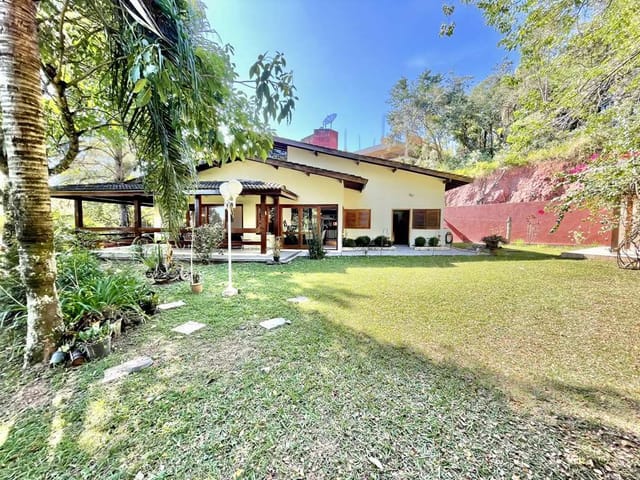 Casa com 1580m² 5 quartos e 5 banheiros, à venda, no bairro Vilarejo em Carapicuíba