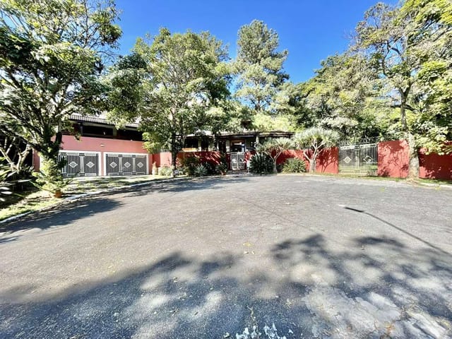 Casa com 1580m² 5 quartos e 5 banheiros, à venda, no bairro Vilarejo em Carapicuíba