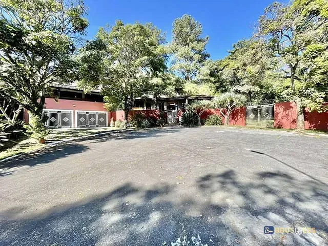 Casa com 1580m² 5 quartos e 5 banheiros, à venda, no bairro Vilarejo em Carapicuíba