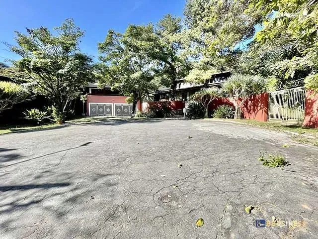 Casa com 1580m² 5 quartos e 5 banheiros, à venda, no bairro Vilarejo em Carapicuíba