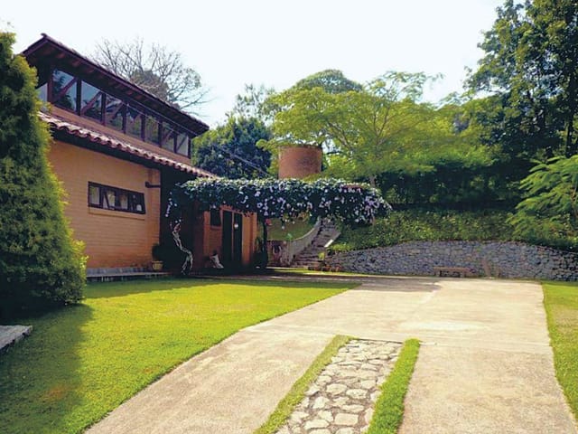 Casa com 1507m² 2 quartos e 2 banheiros, à venda, no bairro Paisagem Renoir em Cotia