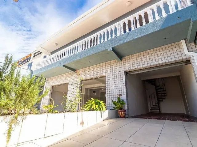 Casa com 280m² 5 quartos e 3 banheiros, à venda, no bairro Uberaba em Curitiba