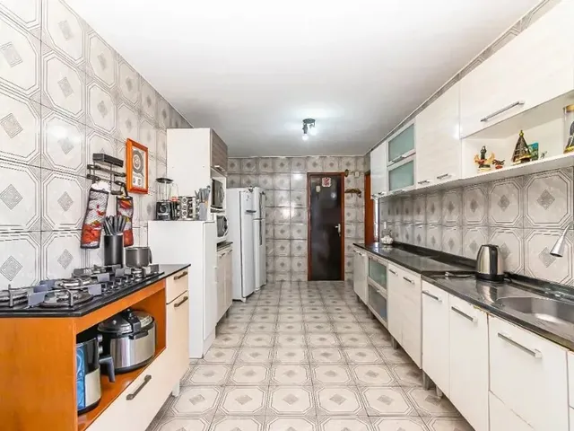 Casa com 280m² 5 quartos e 3 banheiros, à venda, no bairro Uberaba em Curitiba