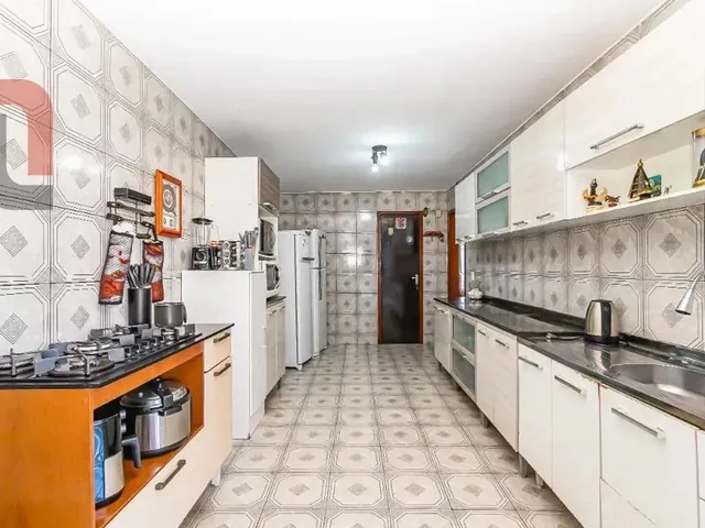 Casa com 280m² 5 quartos e 3 banheiros, à venda, no bairro Uberaba em Curitiba