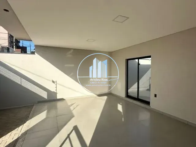 Casa com 200m², à venda, no bairro Parque Real em Pouso Alegre