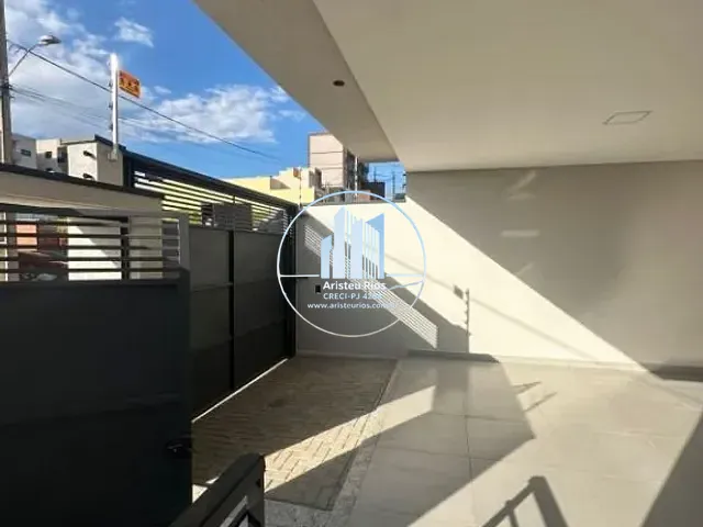 Casa com 200m², à venda, no bairro Parque Real em Pouso Alegre