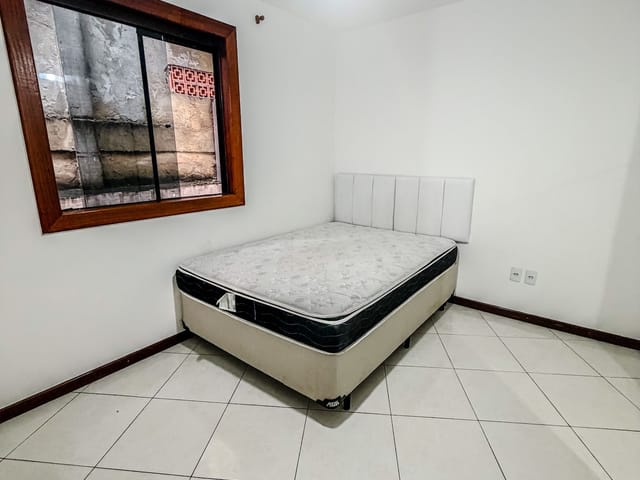Casa 3 quartos e 2 banheiros, para alugar, no bairro Glória em Macaé
