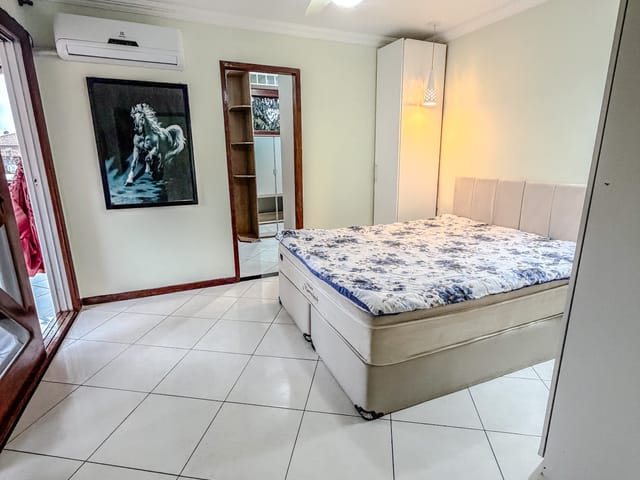 Casa 3 quartos e 2 banheiros, para alugar, no bairro Glória em Macaé