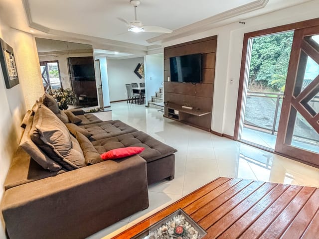Casa 3 quartos e 2 banheiros, para alugar, no bairro Glória em Macaé