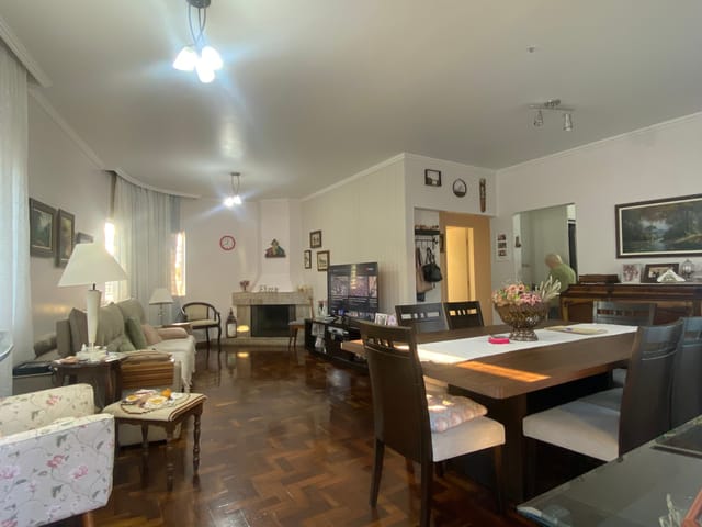 Casa 4 quartos e 3 banheiros, à venda, no bairro Centro em Ponta Grossa