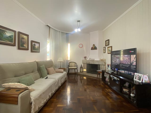Casa 4 quartos e 3 banheiros, à venda, no bairro Centro em Ponta Grossa